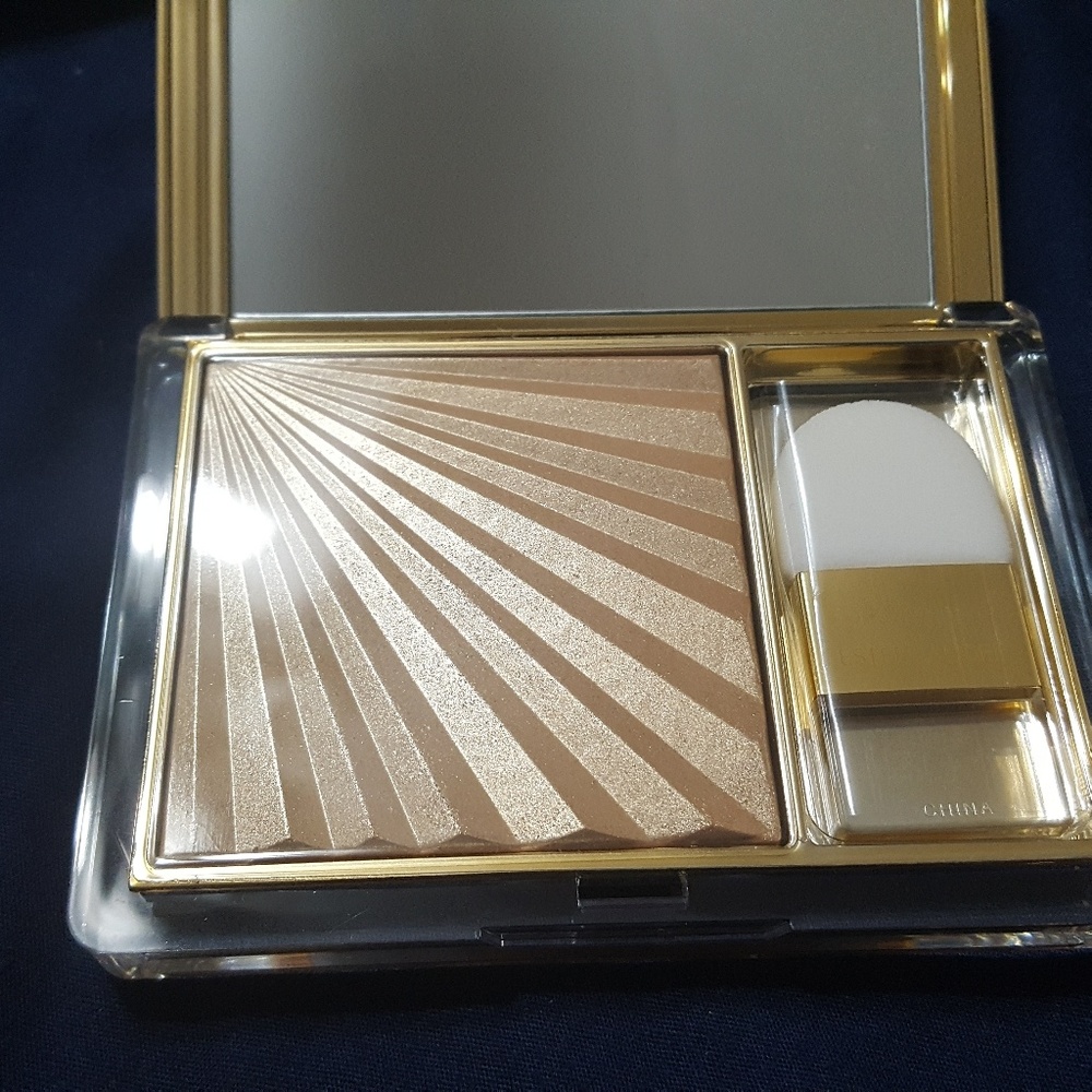 Estee lauder illuminating powder gelee.